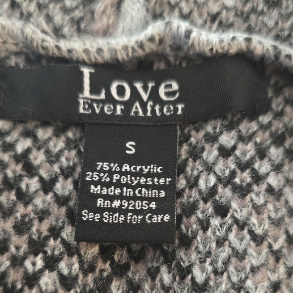 Stylish Women's Cardigan in Black, Gray, and Cream - Picture 6 of 6